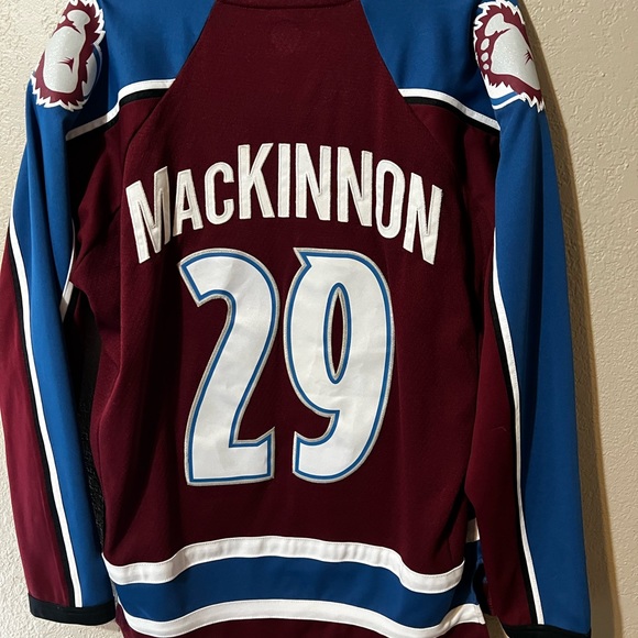 Colorado Avs Mackinnon jersey. NHL official gear - Picture 2 of 5